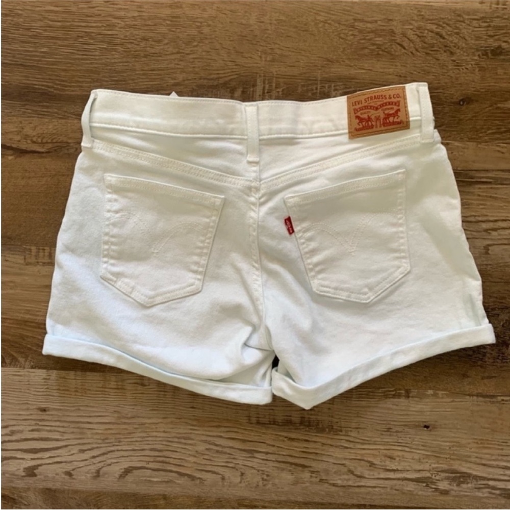 Levi's Classic White Shorts Sz 28 - Picture 3 of 6